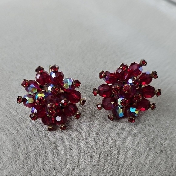 Ruby Red Crystal Aurora Borealis & Rhinestone Vintage Cluster‎ Clip On Earrings - Picture 7 of 13